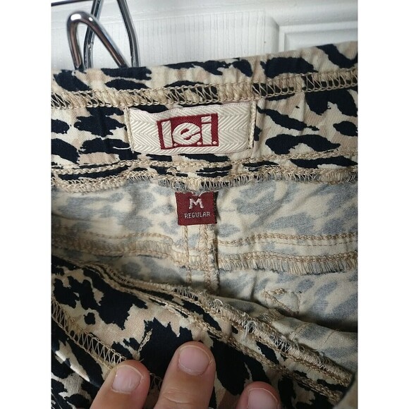 Lei Leopard Print Pullon Elastic Waist Drawstring Close Jeggings. Size M - Picture 8 of 13